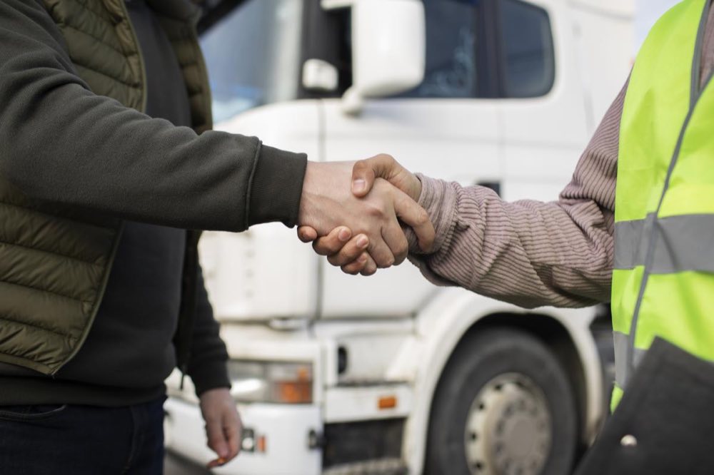 Afspraak met een transportbedrijf bij de vrachtwagen